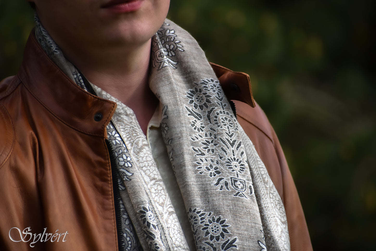 Sylvért, Pashmina, Silk,  Coronis, Coronella Serica, 100% Natural, Vegetable Dye, Luxury, Heritage, Sustainable, slow fashion, quiet luxury. Sylvert. hand made, hand loomed.