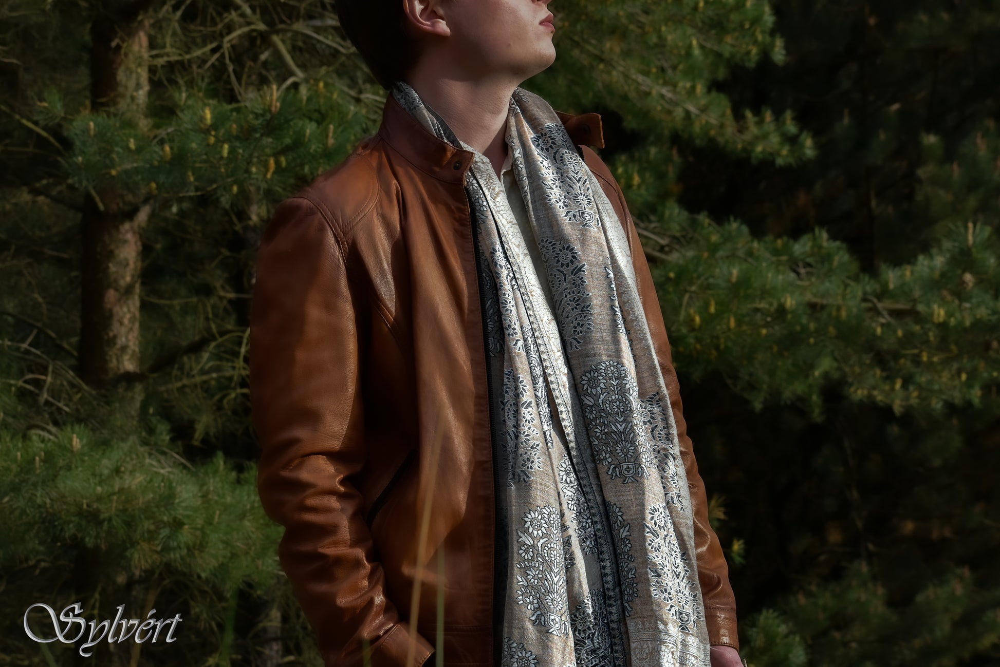 Sylvért, Pashmina, Silk,  Coronis, Coronella Serica, 100% Natural, Vegetable Dye, Luxury, Heritage, Sustainable, slow fashion, quiet luxury. Sylvert.