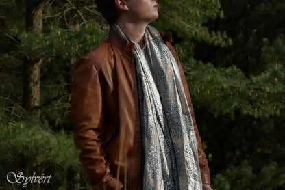 Sylvért, Pashmina, Silk,  Coronis, Coronella Serica, 100% Natural, Vegetable Dye, Luxury, Heritage, Sustainable, slow fashion, quiet luxury. Sylvert.