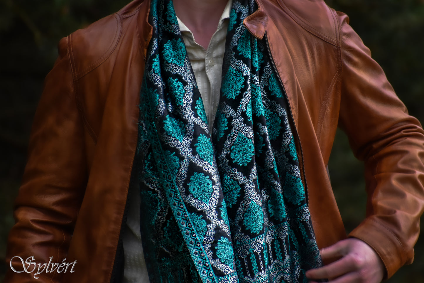 Sylvért, Pashmina, Silk,  Coronis, Coronella Serica, 100% Natural, Vegetable Dye, Luxury, Heritage, Sustainable, slow fashion, quiet luxury. Sylvert.