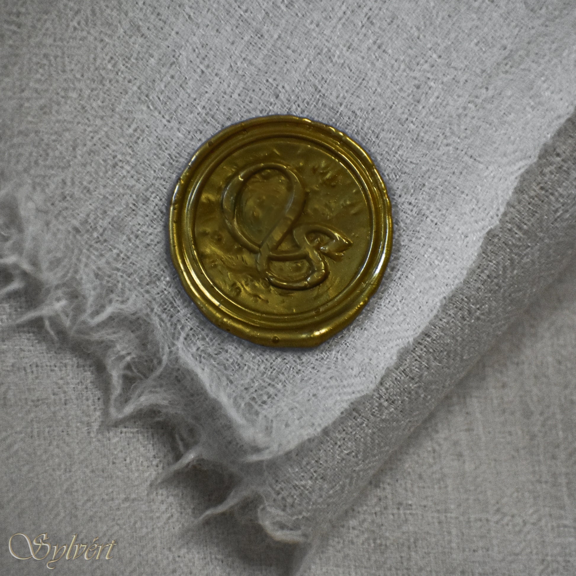 A white Corvella Orlien from Sylvért's Coronis collection, folded to show the diamond weave texture  and gold Sylvért stamp