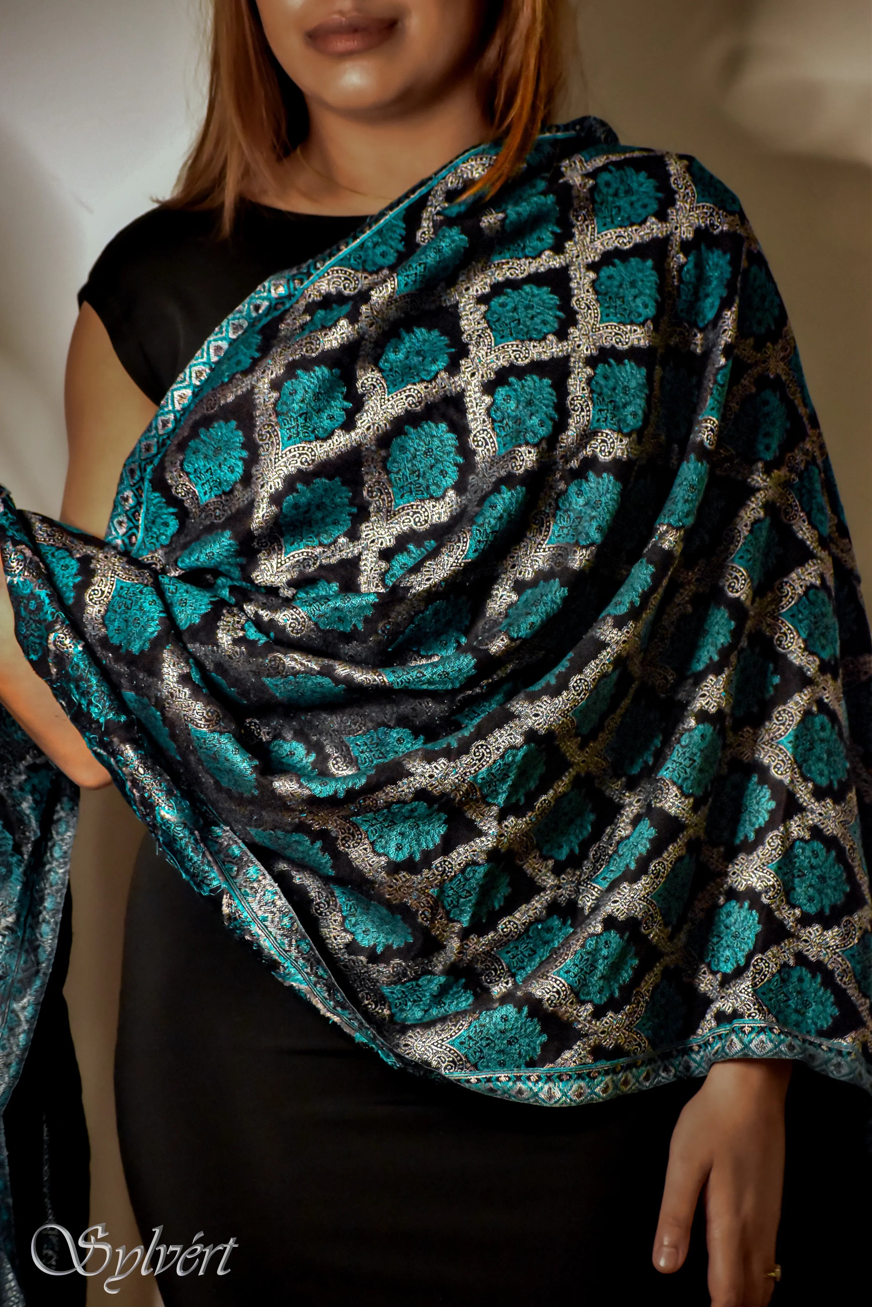 Female Model wearing a crested Black Pashmina with Green and Silver Silk blended stole from Sylvért's Vissera collection